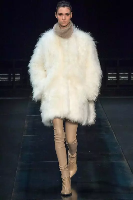 Пальто зі штучного хутра (78 фото): з каракулю, з капюшоном, плюшеве, жіночі моделі пальто 621_43