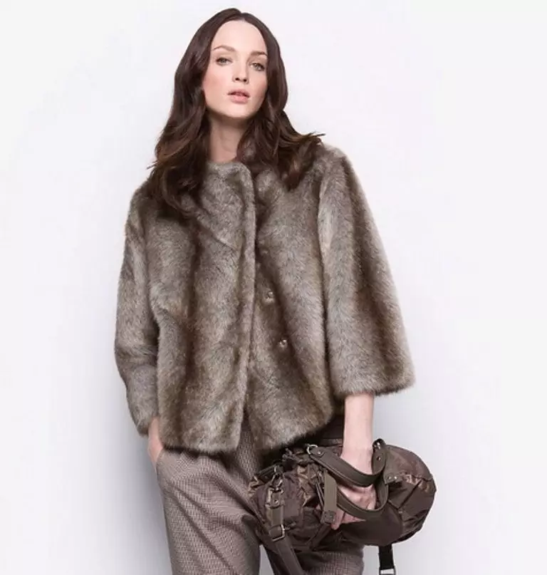Пальто зі штучного хутра (78 фото): з каракулю, з капюшоном, плюшеве, жіночі моделі пальто 621_44