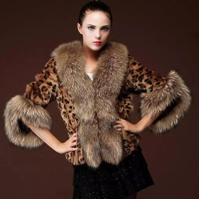 Пальто зі штучного хутра (78 фото): з каракулю, з капюшоном, плюшеве, жіночі моделі пальто 621_52
