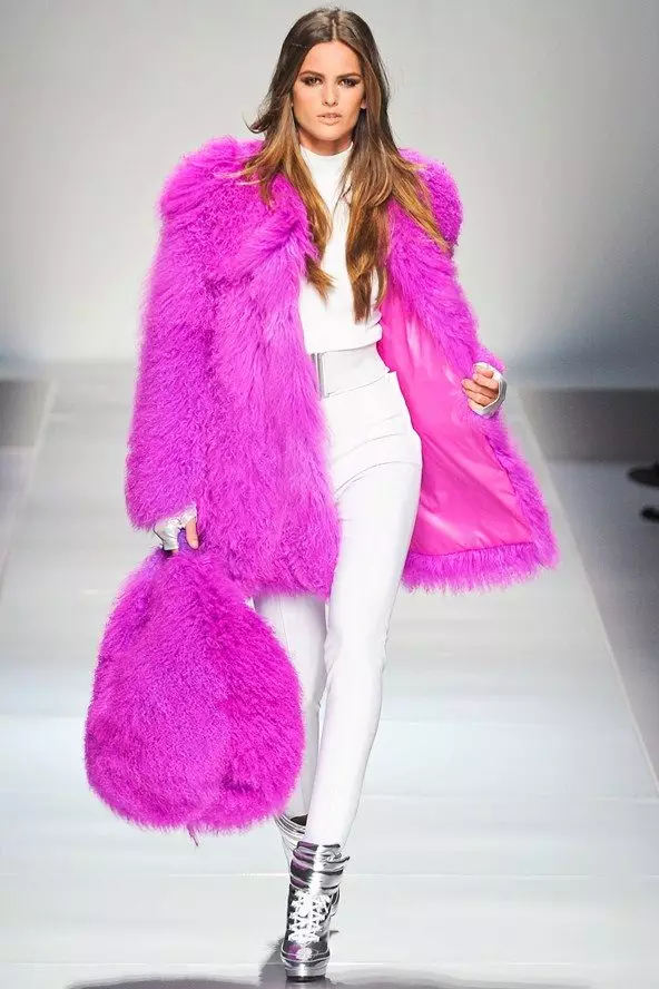 Пальто зі штучного хутра (78 фото): з каракулю, з капюшоном, плюшеве, жіночі моделі пальто 621_71