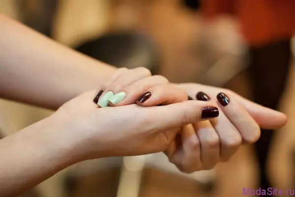 Manicure op Feng Shui (55 foto's): Welke vingers toewijzen om liefde en geld aan te trekken? Ideeën voor nagelontwerp 6238_18
