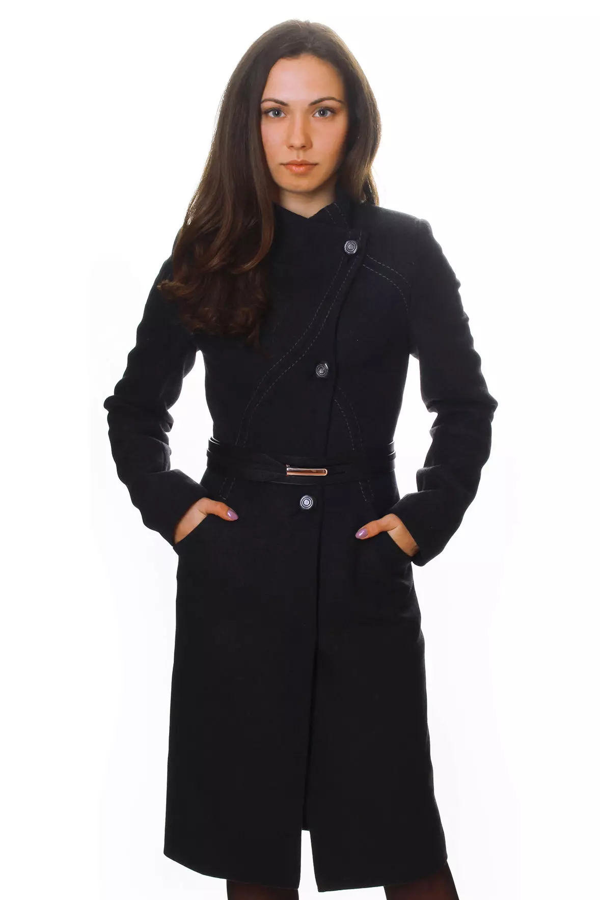 Abrigo femenino de la primavera 2021 (356 fotos): desde los fabricantes, modelos, estilos y estilos rusos, acolchados, cortos, amortiguación, cuero 623_11