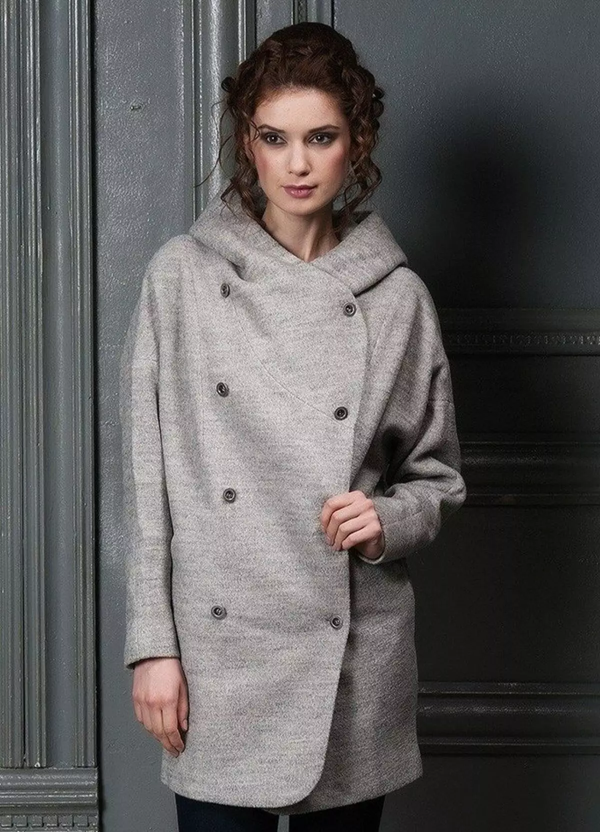महिला कोट वसंत 2021 (356 तस्वीरें): रूसी निर्माताओं, मॉडल, शैलियों और शैलियों, रजाईदार, लघु, डंपिंग, चमड़े से 623_116