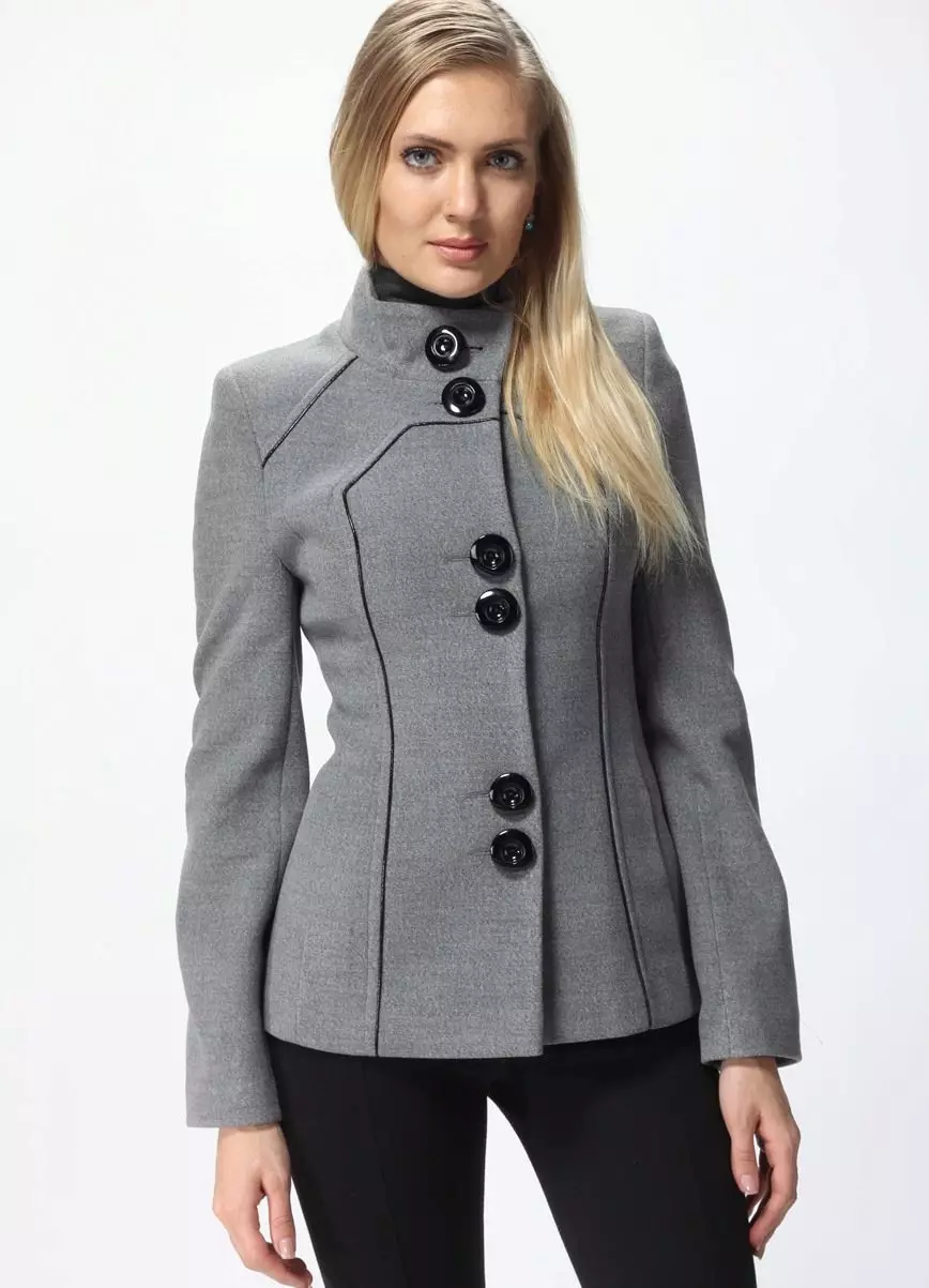 Žena kabát jaro 2021 (356 fotek): od ruských výrobců, modelů, stylů a stylů, prošívaných, krátkých, tlumení, kůže 623_172
