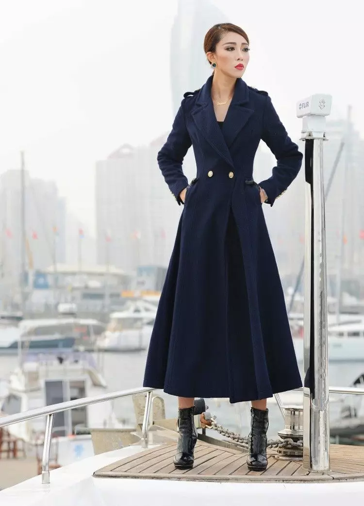 Žena kabát jaro 2021 (356 fotek): od ruských výrobců, modelů, stylů a stylů, prošívaných, krátkých, tlumení, kůže 623_179