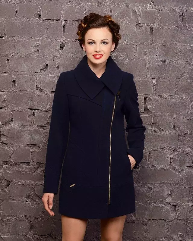 Жіночі пальто весна 2021 (356 фото): від російських виробників, моделі, стилі і фасони, стьобані, короткі, драпові, шкіряні 623_216