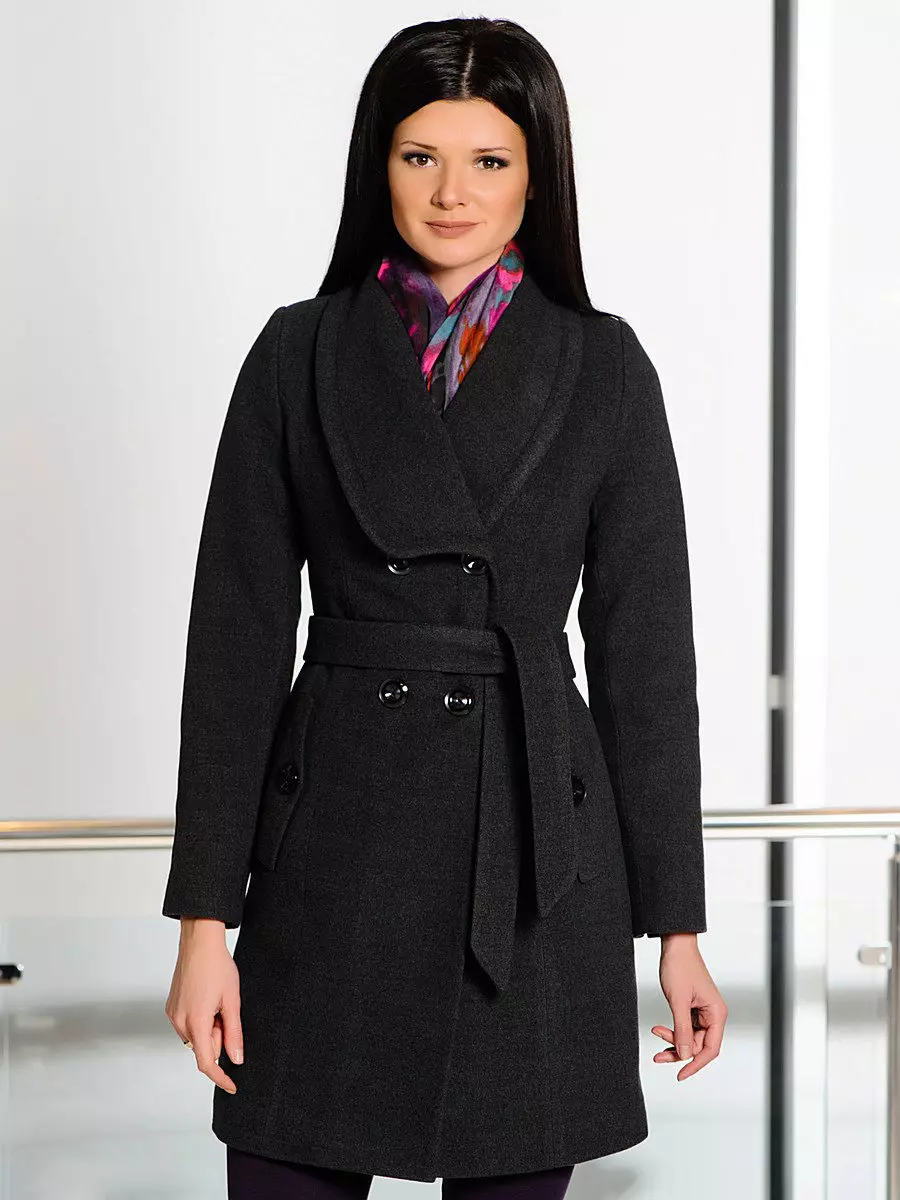 Abrigo femenino de la primavera 2021 (356 fotos): desde los fabricantes, modelos, estilos y estilos rusos, acolchados, cortos, amortiguación, cuero 623_223