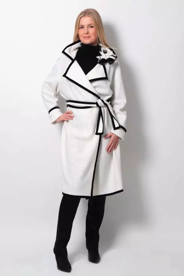 Женски капут пролет 2021 (356 фотографии): од руски производители, модели, стилови и стилови, ватиран, краток, амортизација, кожа 623_296