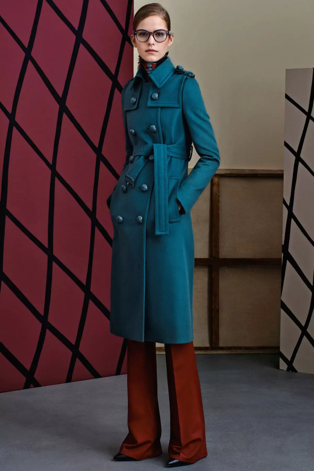 Abrigo femenino de la primavera 2021 (356 fotos): desde los fabricantes, modelos, estilos y estilos rusos, acolchados, cortos, amortiguación, cuero 623_313