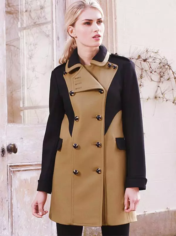 Žena kabát jaro 2021 (356 fotek): od ruských výrobců, modelů, stylů a stylů, prošívaných, krátkých, tlumení, kůže 623_37