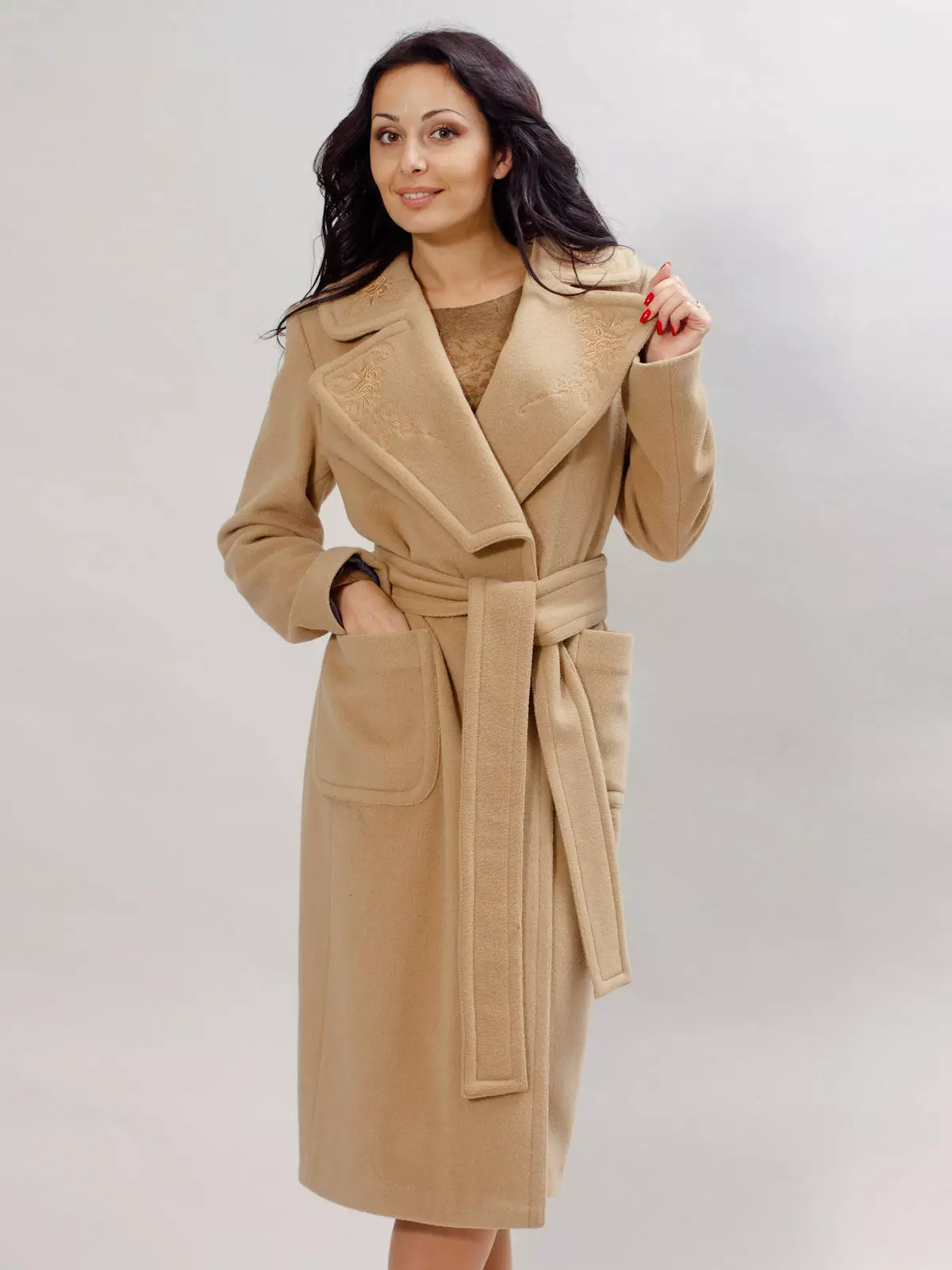 Žena kabát pružina 2021 (356 fotografií): od ruských výrobcov, modelov, štýlov a štýlov, prešívané, krátke, tlmenie, koža 623_39