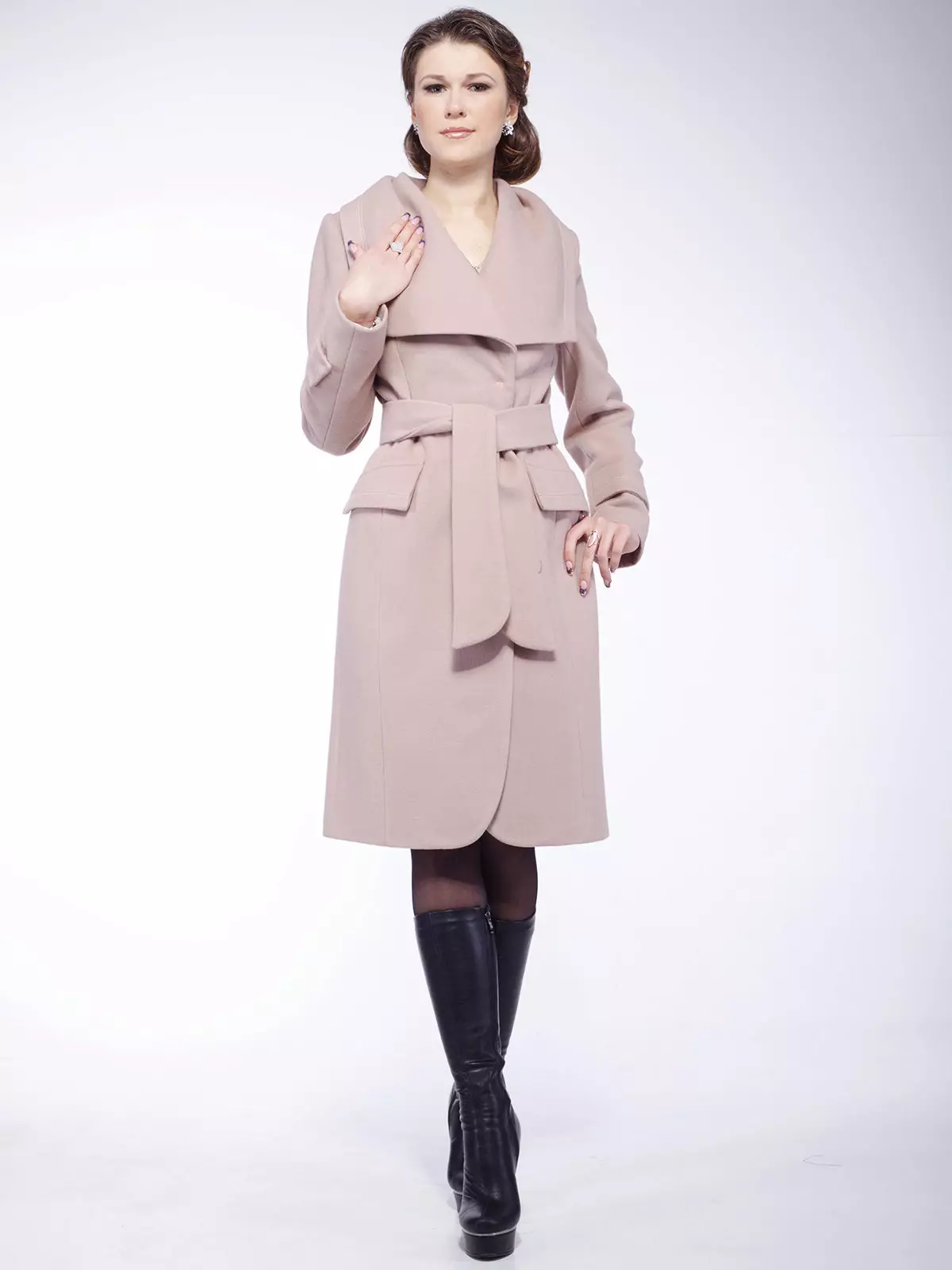 Žena kabát pružina 2021 (356 fotografií): od ruských výrobcov, modelov, štýlov a štýlov, prešívané, krátke, tlmenie, koža 623_7