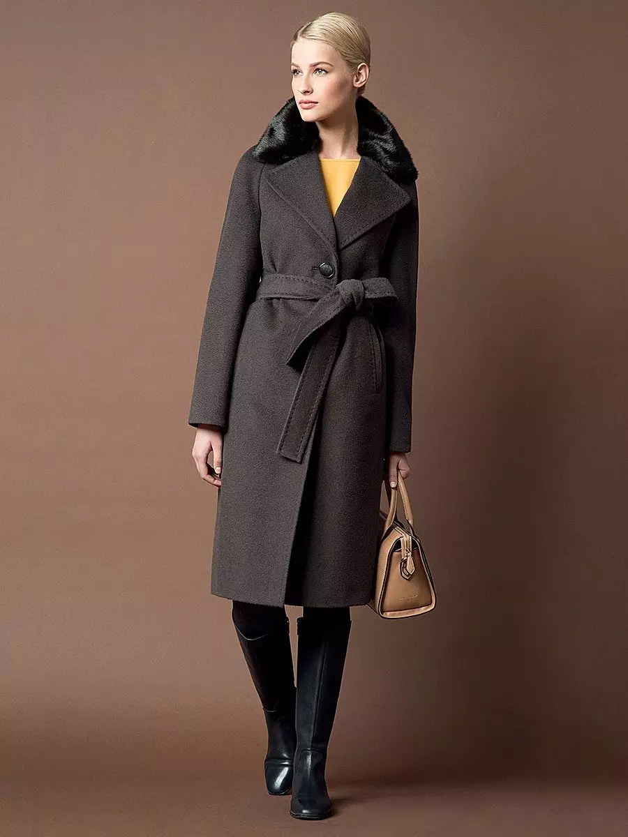 Abrigo femenino de la primavera 2021 (356 fotos): desde los fabricantes, modelos, estilos y estilos rusos, acolchados, cortos, amortiguación, cuero 623_93