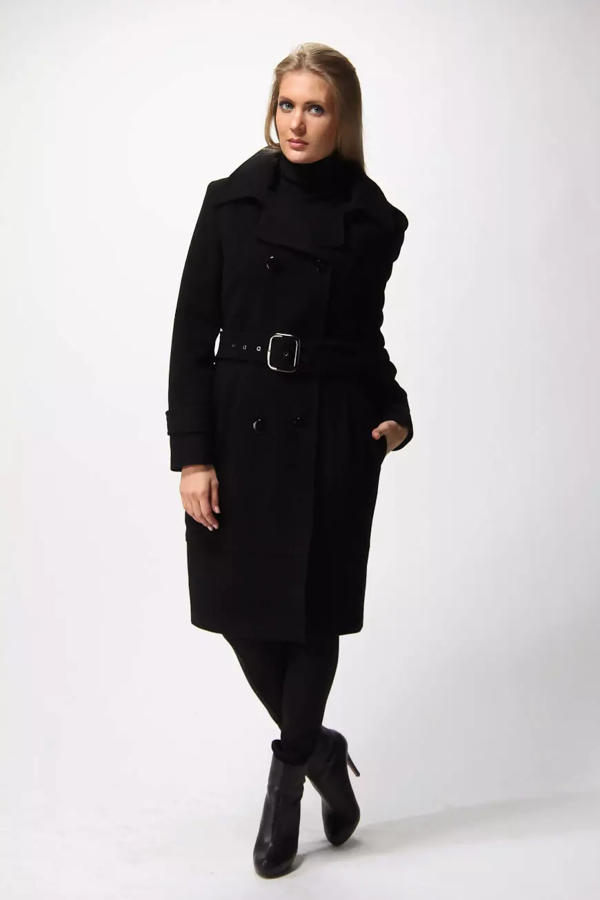 Abrigo femenino de la primavera 2021 (356 fotos): desde los fabricantes, modelos, estilos y estilos rusos, acolchados, cortos, amortiguación, cuero 623_96