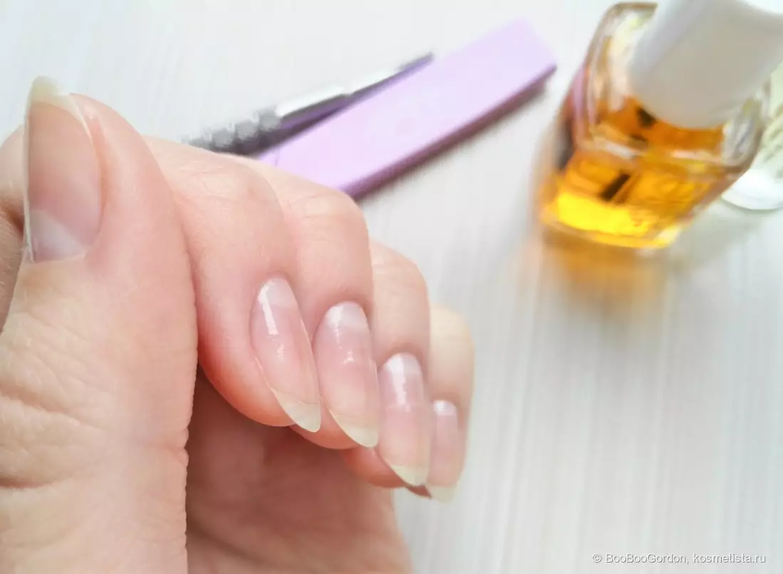 Ongemaakte manicure (18 foto's): wat is het en hoe het thuis te doen? Hoe te gaan van de edged manicure naar een droge manier om de cuticula te verwijderen? 6241_16