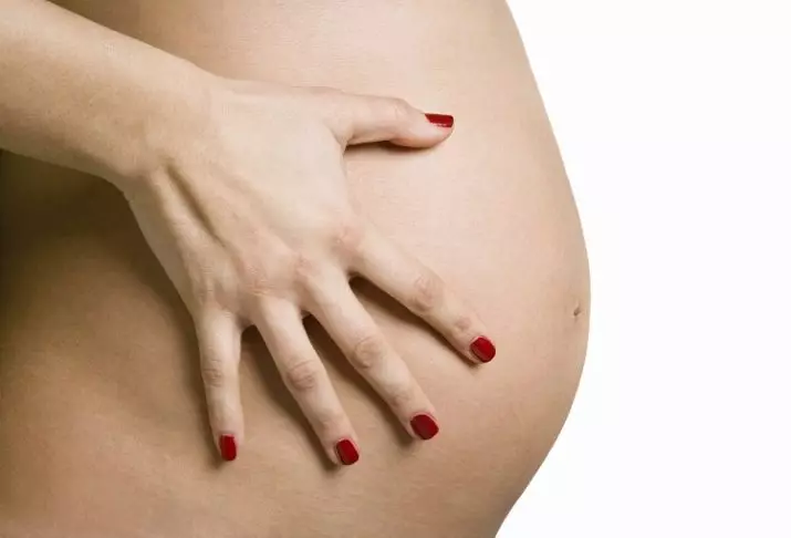 Maniküre in der Geburtsklinik (12 Fotos): Sie können oder können nicht in die Geburtsklinik gehen mit den Nägeln in den Händen gemacht? 6242_12