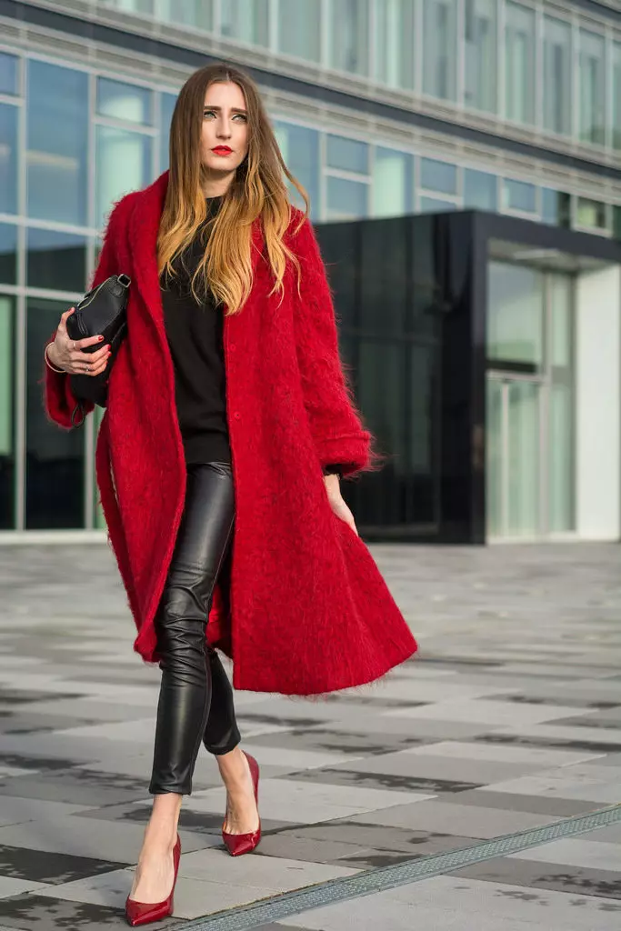 Демісезонні жіночі пальта (322 фото): пальто московських фабрик, моделі 2021-2021, для жінок після 50 років, молодіжні 624_175