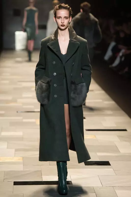 Демісезонні жіночі пальта (322 фото): пальто московських фабрик, моделі 2021-2021, для жінок після 50 років, молодіжні 624_220