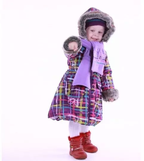 Деми-сезон женски палта (322 снимки): палта московски фабрики, модели 2021-2021, за жени след 50 години, младежи 624_253