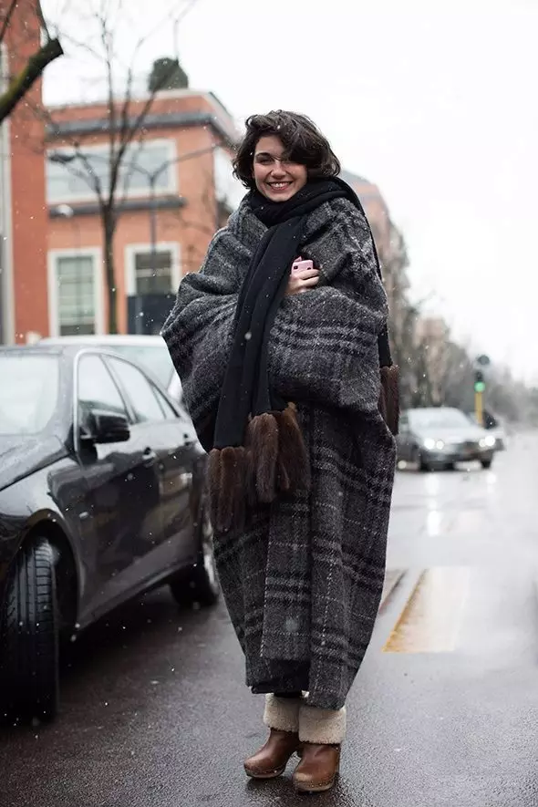 Демісезонні жіночі пальта (322 фото): пальто московських фабрик, моделі 2021-2021, для жінок після 50 років, молодіжні 624_289