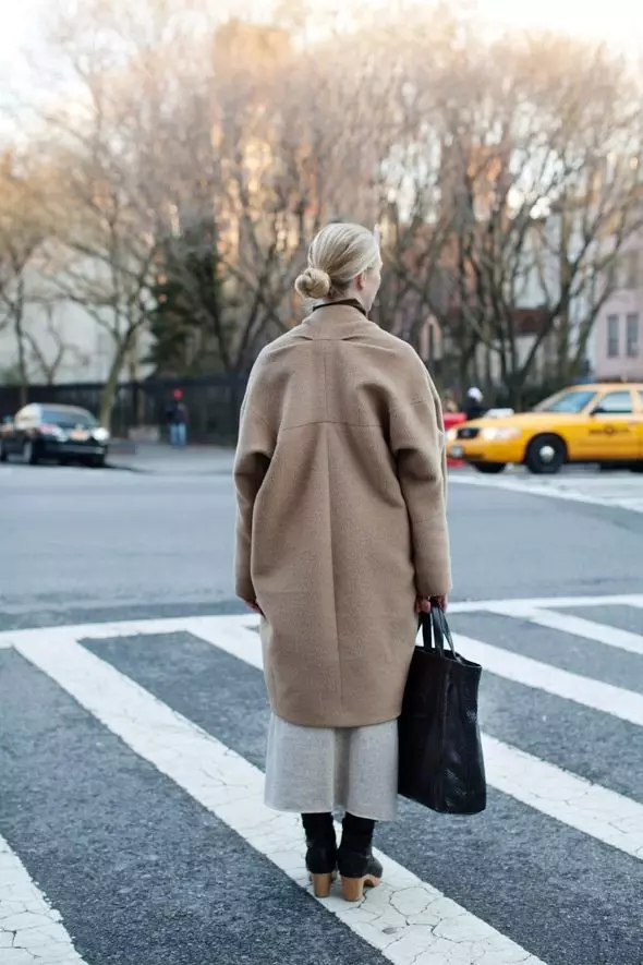 Демісезонні жіночі пальта (322 фото): пальто московських фабрик, моделі 2021-2021, для жінок після 50 років, молодіжні 624_72