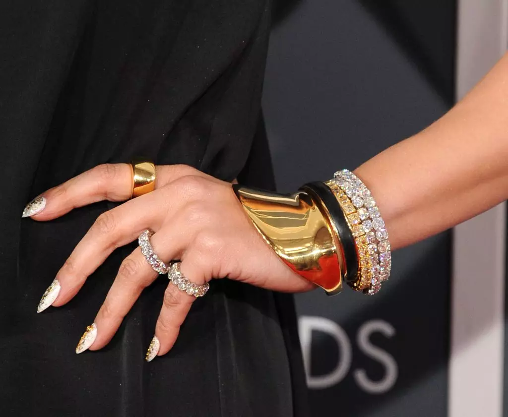Manikura zvijezda (49 fotografija): dizajn noktiju poput Kate Middletona i Olga Buzova, Kylie Jenner, Jennifer Lopez i Dita Pozadinski tiz 6264_20
