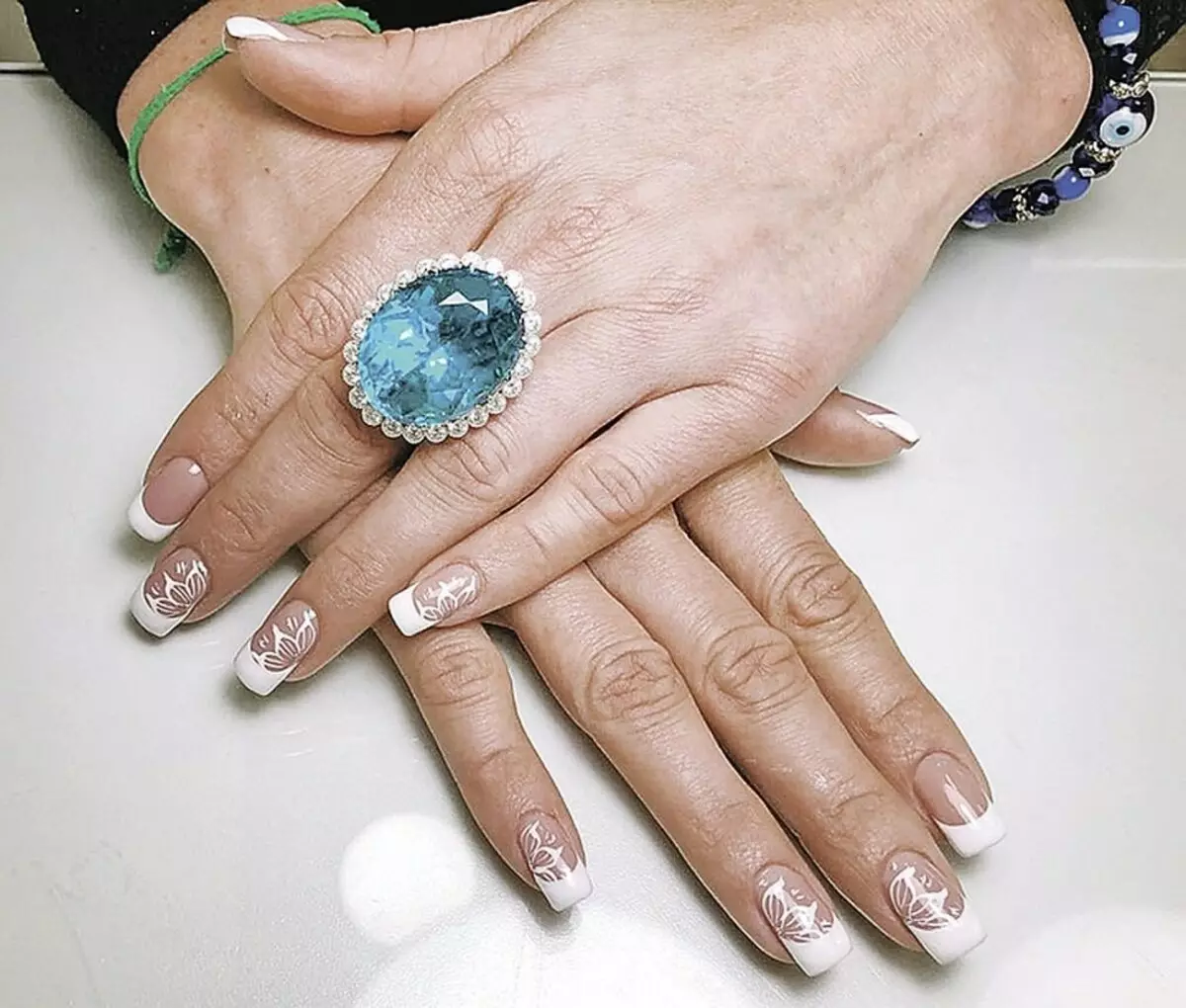 Manicure van sterre (49 foto's): spyker ontwerp soos Kate Middleton en Olga Buzova, Kylie Jenner, Jennifer Lopez en Dita agtergrond tiz 6264_36