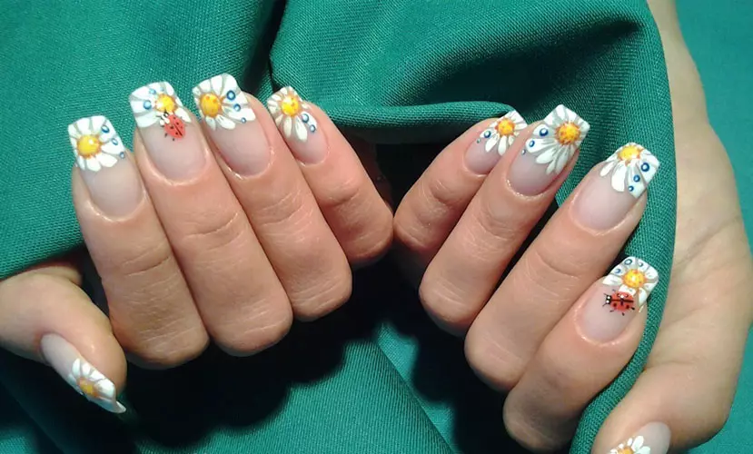 Manicura con insectos (31 fotos): ideas de diseño de uñas, estilistas consejos 6275_15