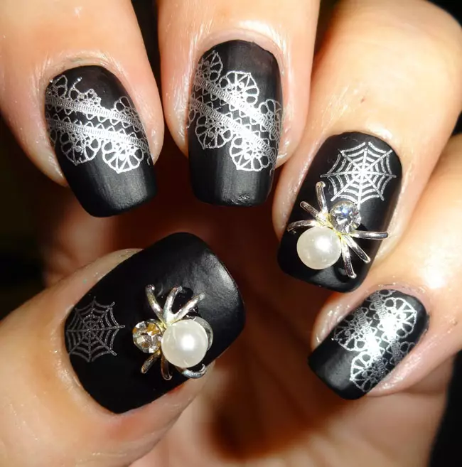 Manicura con insectos (31 fotos): ideas de diseño de uñas, estilistas consejos 6275_30