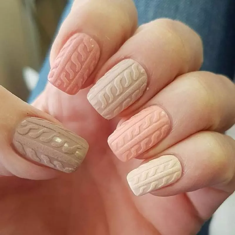 Manicura volumétrica (63 fotos): diseño de uñas con efecto 3D, aplicación de reptiles y otros dibujos 6280_27