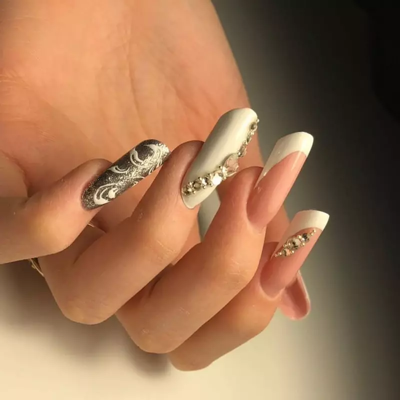 Volumetric manicure (63 Myndir): nagli hönnun með 3D áhrif, skriðdýr beita og öðrum teikningum 6280_32