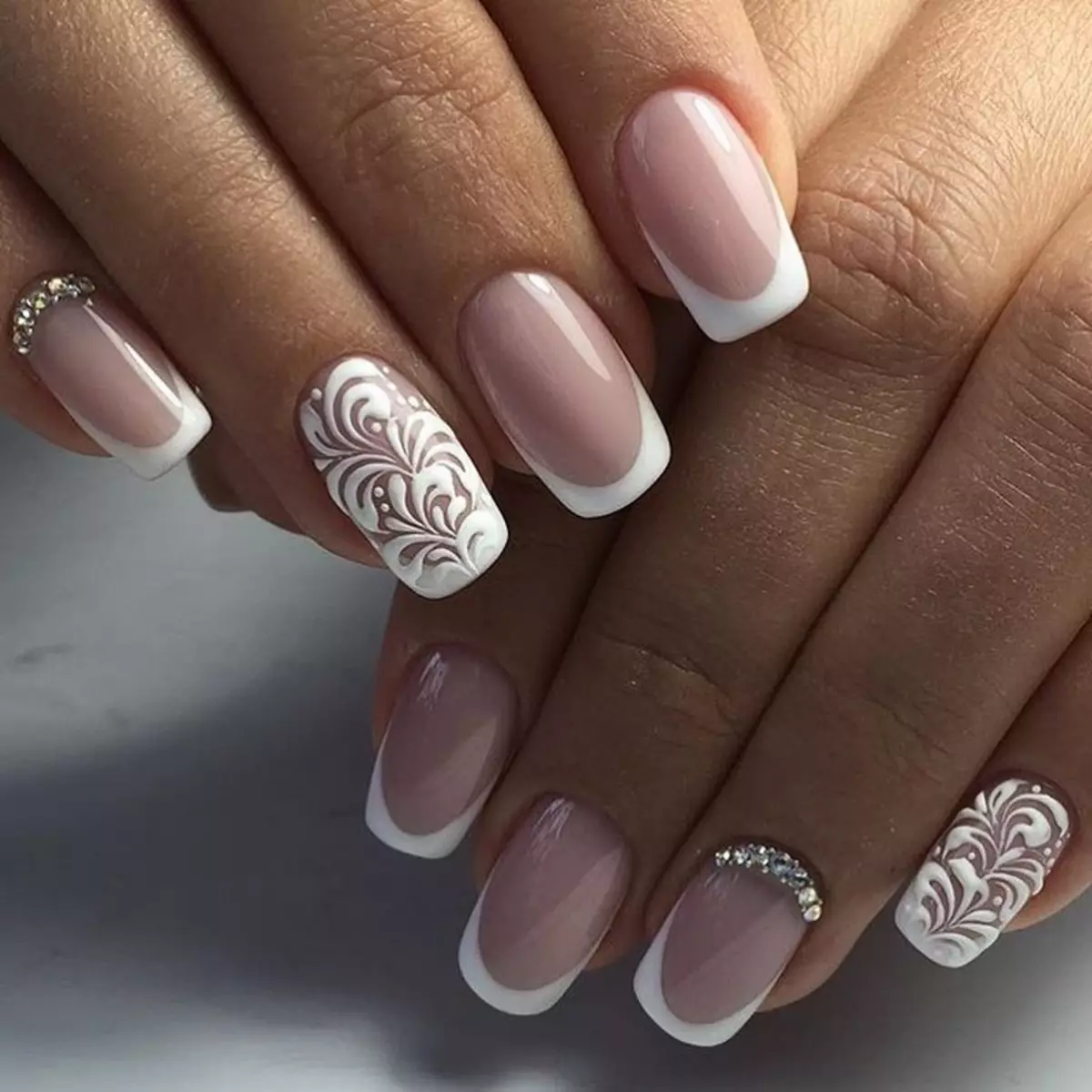 manicure ngokomthamo (iifoto 63): uyilo Nail ukususela 3D, isirhubuluzi isicelo kunye nezinye imizobo 6280_58