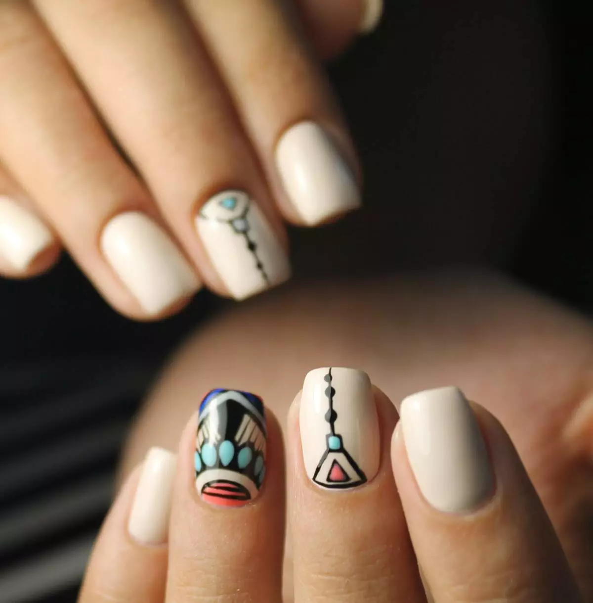 Bästa manikyr (95 bilder): Den mest lyxiga designen av naglar i världen, betyg av lacker enligt recensioner 6297_56
