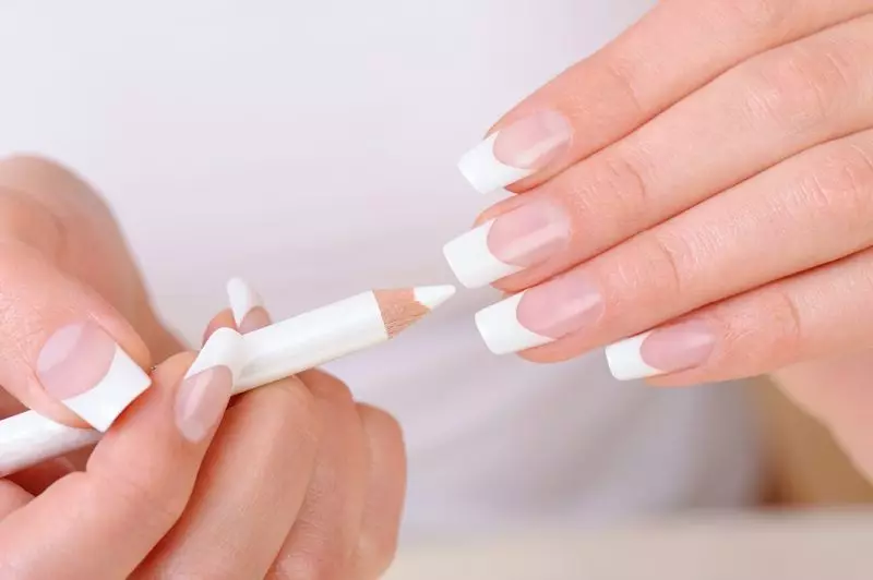 Classic French Manicure (47 Billeder): Classic i design af franch om negle og dens kombination med moderne trends 6299_14