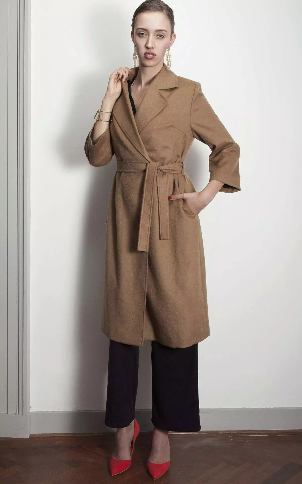 Модни летњи капут 2021 (148 фотографија): ЈацКуард, Лигхт, стилски модели 2021, памук и лане, у стилу Боха, без овратника 629_33