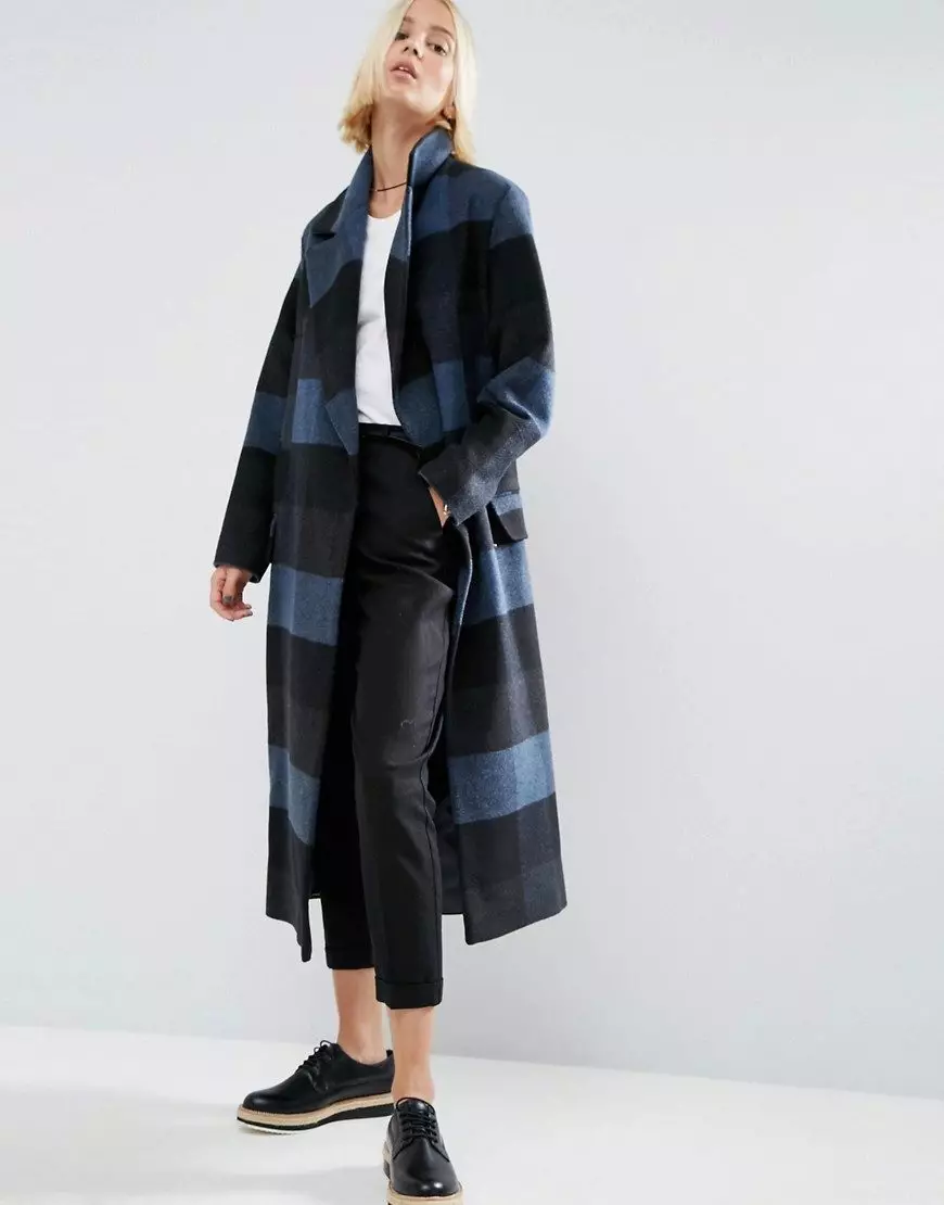 Overseas kaput (111 fotografije): Šta obući kaputi od prevelike reza, modela 2021, u kavezu, vunenu, sivu, odnosno 630_23