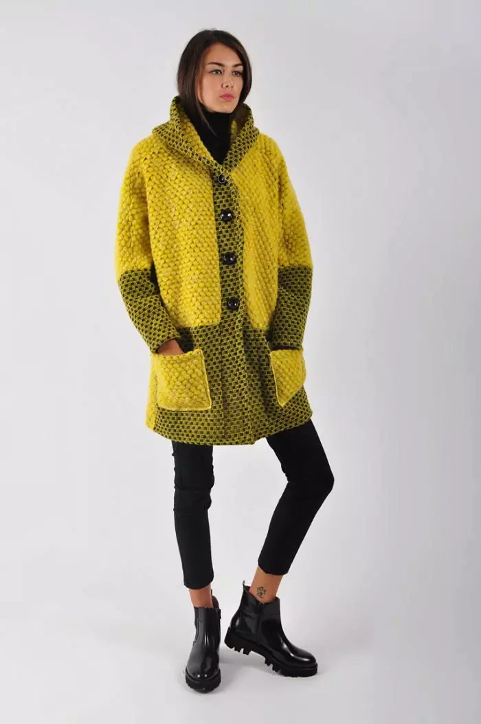 Overseas kaput (111 fotografije): Šta obući kaputi od prevelike reza, modela 2021, u kavezu, vunenu, sivu, odnosno 630_45