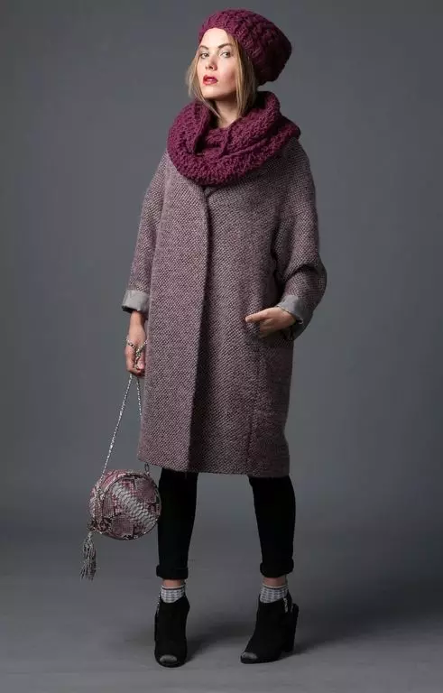 Cappotto d'oltremare (111 foto): cosa indossare cappotti di oversize tagliati gratuiti, modelli 2021, in una gabbia, in lana, grigio, cioè 630_70