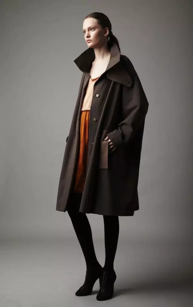 Cappotto d'oltremare (111 foto): cosa indossare cappotti di oversize tagliati gratuiti, modelli 2021, in una gabbia, in lana, grigio, cioè 630_9