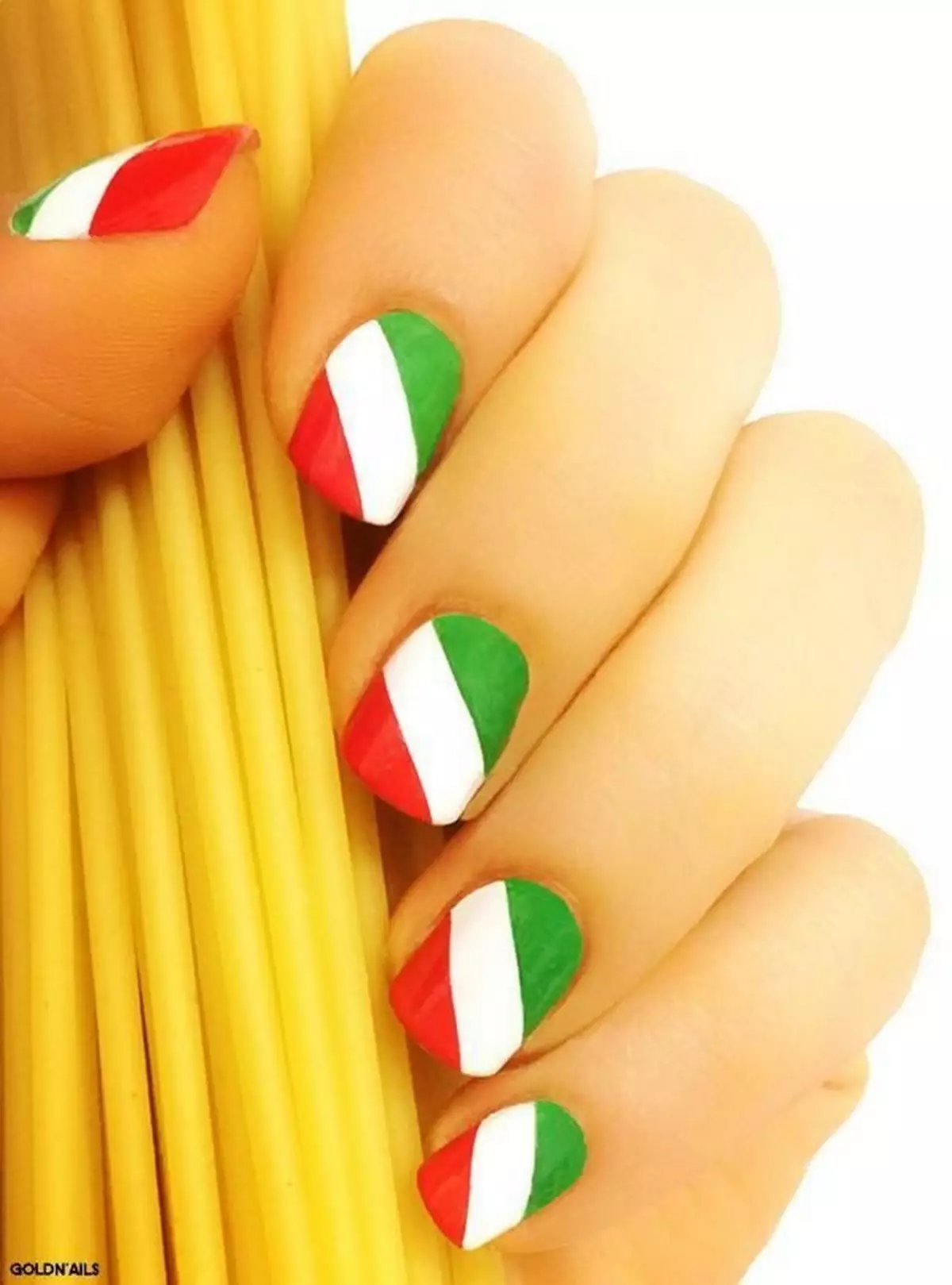 Ногти дизайн флаг. Флаг на ногтях. Итальянский маникюр. Маникюр с флагом. Маникюр с итальянским флагом.