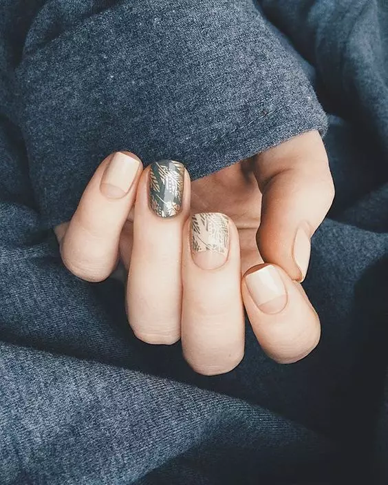 Tendenze della moda in Manicure (130 foto): qual è il design delle unghie ora nella moda? Le tendenze e le idee più eleganti dei fiori e dei disegni sulle unghie 6316_113