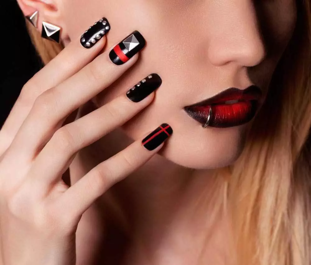 Tendenze della moda in Manicure (130 foto): qual è il design delle unghie ora nella moda? Le tendenze e le idee più eleganti dei fiori e dei disegni sulle unghie 6316_46