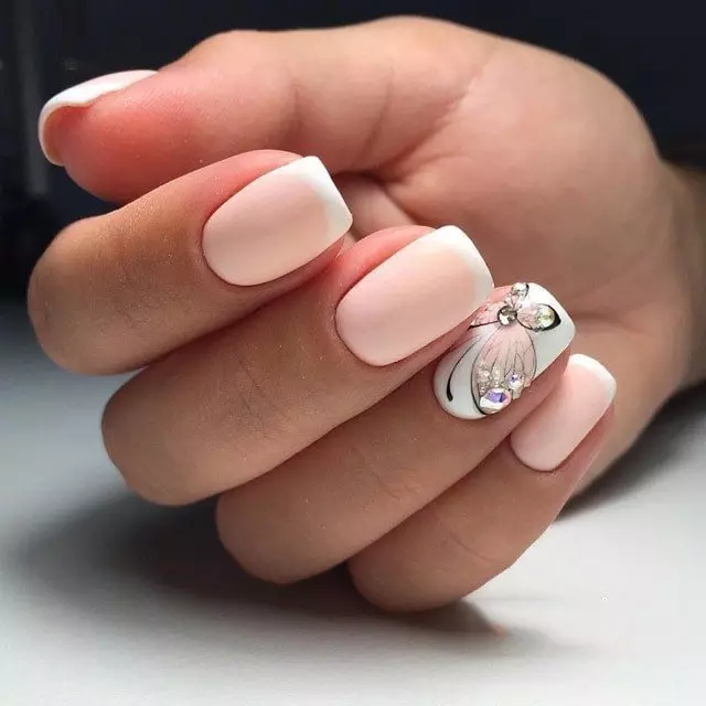 Tendenze della moda in Manicure (130 foto): qual è il design delle unghie ora nella moda? Le tendenze e le idee più eleganti dei fiori e dei disegni sulle unghie 6316_6