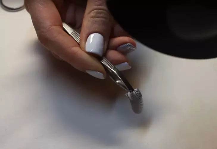 manicure ជាមួយ foil (រូបថត 114): គំនិតរចនាក្រចកដែលមានឆ្នូតពីក្រដាសប្រាក់មាសឬប្រាក់ 6319_18