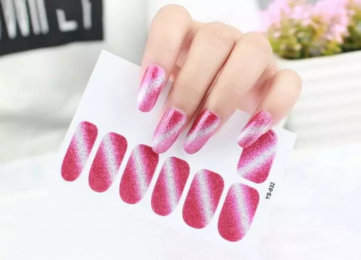 manicure ជាមួយ foil (រូបថត 114): គំនិតរចនាក្រចកដែលមានឆ្នូតពីក្រដាសប្រាក់មាសឬប្រាក់ 6319_45