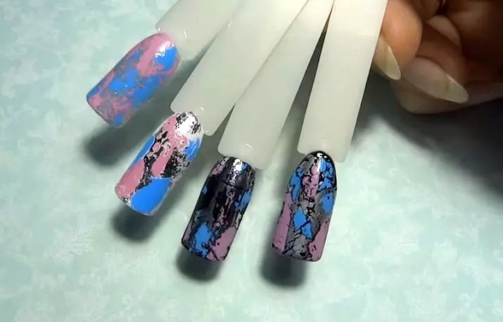 manicure ជាមួយ foil (រូបថត 114): គំនិតរចនាក្រចកដែលមានឆ្នូតពីក្រដាសប្រាក់មាសឬប្រាក់ 6319_70