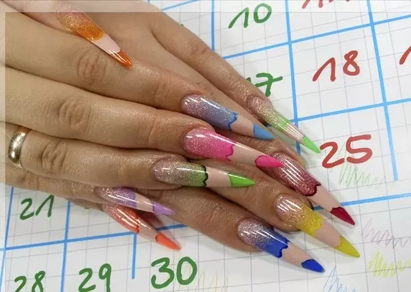 Manicure isiyo ya kawaida (picha 98): chaguzi za kuvutia zaidi na za kuvutia za manicure. Jinsi ya kufanya misumari ya awali na varnish? 6322_8