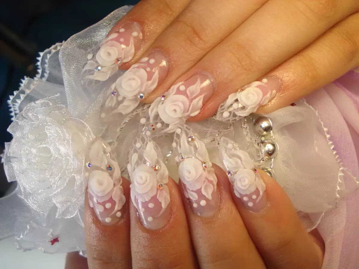 Impresionirajte na nokte (90 fotografija): Dizajn vjenčanog manikura, korak-po-korak modeliranje cvijeća i leptira akril gel 3D na oštrim noktima 6327_10