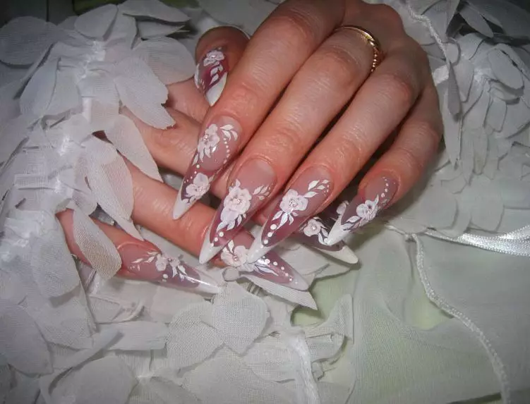 Impresionirajte na nokte (90 fotografija): Dizajn vjenčanog manikura, korak-po-korak modeliranje cvijeća i leptira akril gel 3D na oštrim noktima 6327_25
