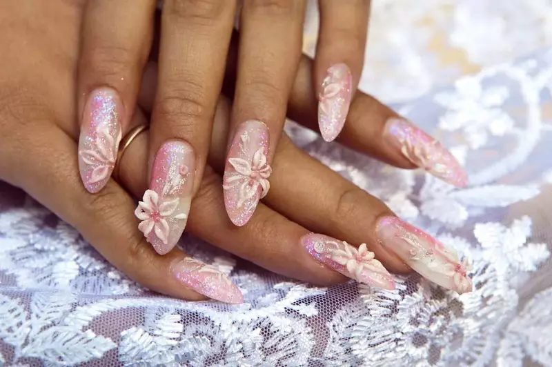 Impresionirajte na nokte (90 fotografija): Dizajn vjenčanog manikura, korak-po-korak modeliranje cvijeća i leptira akril gel 3D na oštrim noktima 6327_5